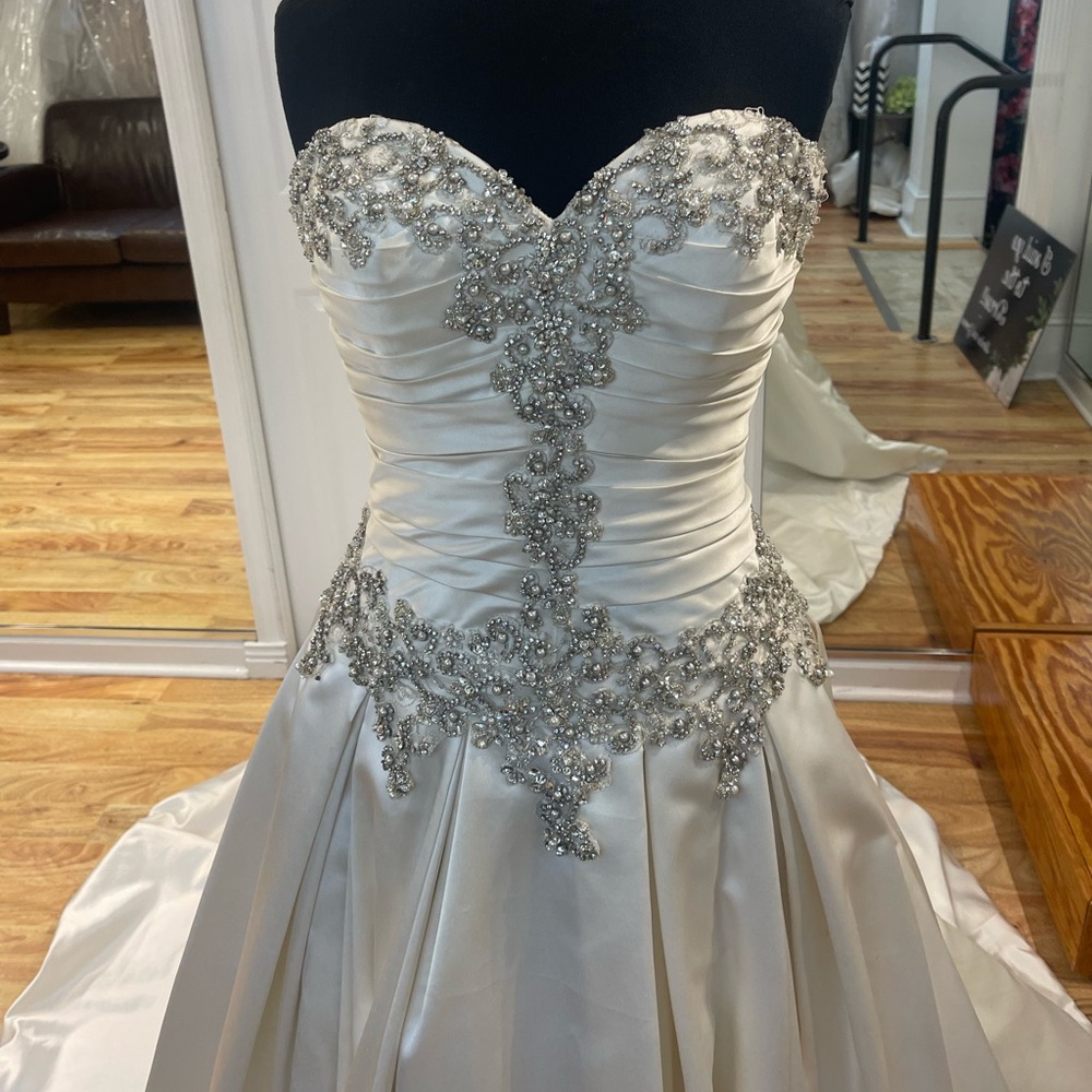 Allure Bridals gown 9003